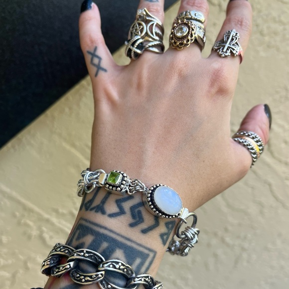 Handmade green peridot & moonstone maille link boho gemstones bracelet - Picture 11 of 15